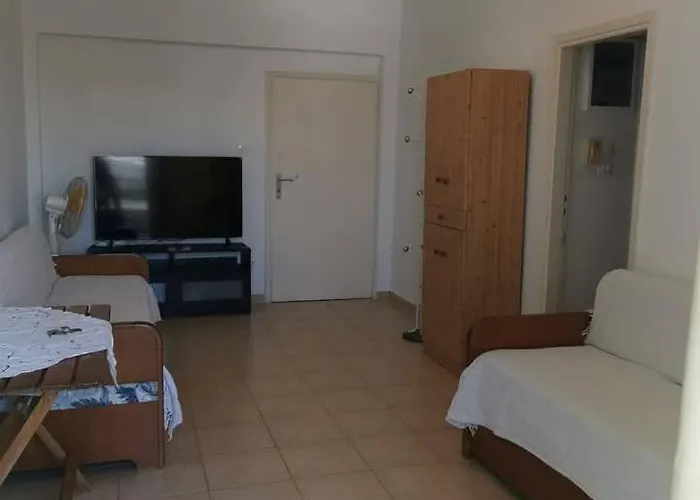 Markou Mpotsari 19 & Hras, Perigiali , Korinthias *