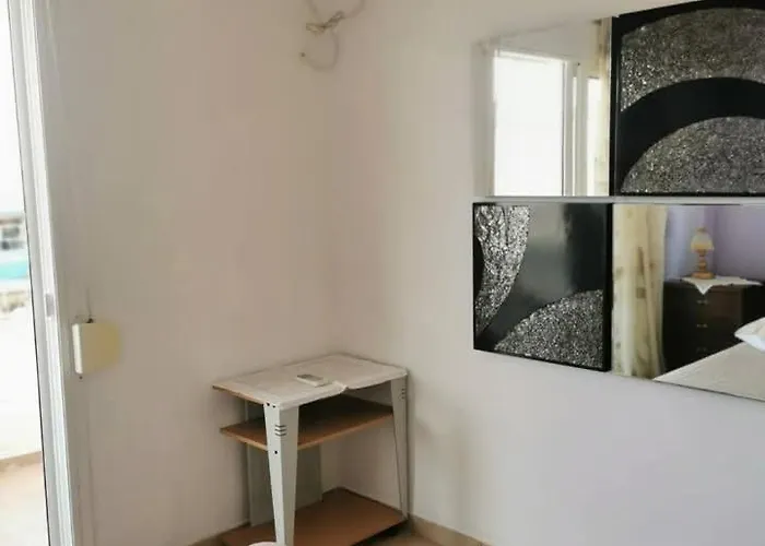 Markou Mpotsari 19 & Hras, Perigiali , Korinthias *